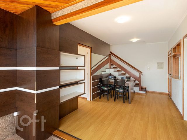 Apartamento com 142m², 2 dormitórios, 1 suíte, 2 vagas, Floresta em Porto Alegre