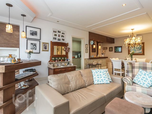 Apartamento com 94m², 3 dormitórios, 1 suíte, 2 vagas, Petrópolis em Porto Alegre