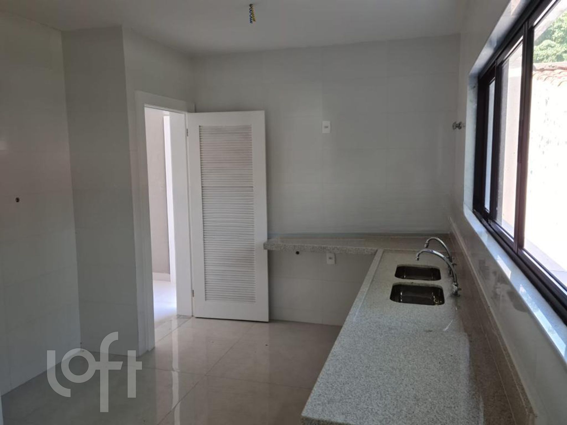 Casa à venda com 4 quartos, 350m² - Foto 12