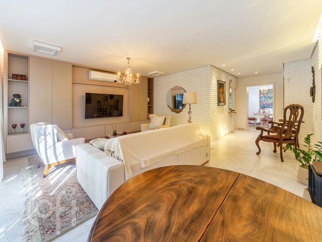 Casa com 190m², 3 dormitórios, 1 suíte, 2 vagas, Petrópolis em Porto Alegre