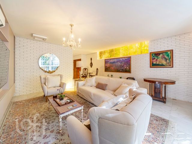 Casa com 190m², 3 dormitórios, 1 suíte, 2 vagas, Petrópolis em Porto Alegre