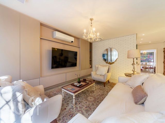 Casa com 190m², 3 dormitórios, 1 suíte, 2 vagas, Petrópolis em Porto Alegre