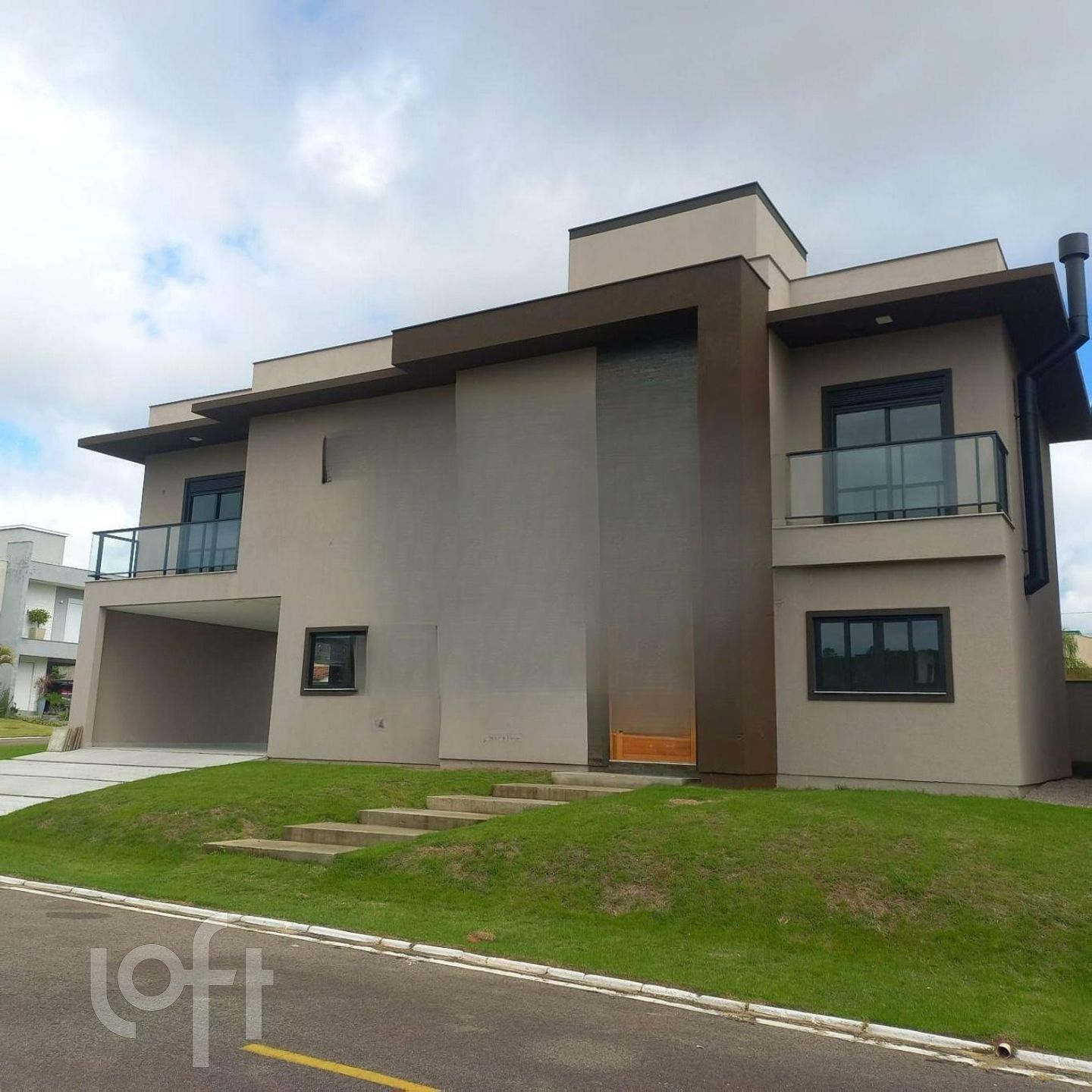 Casa Residencial com 252m², 4 quartos, 2 garagens, no bairro São João do Rio Vermelho em Florianópolis