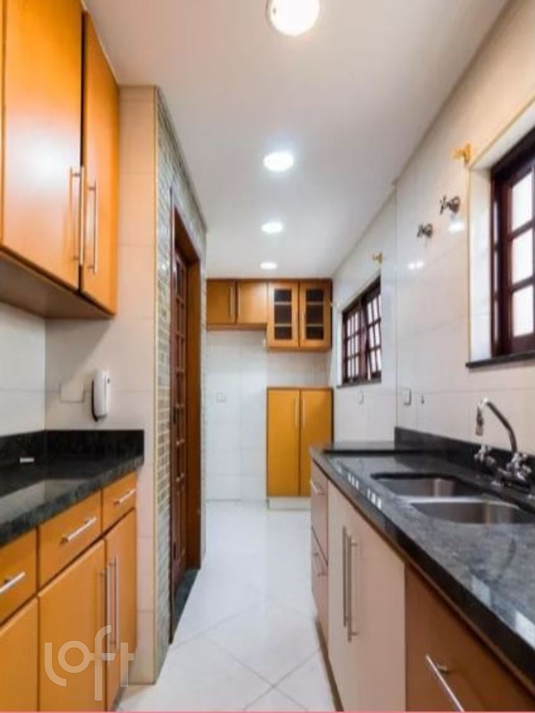 Casa à venda com 4 quartos, 203m² - Foto 2