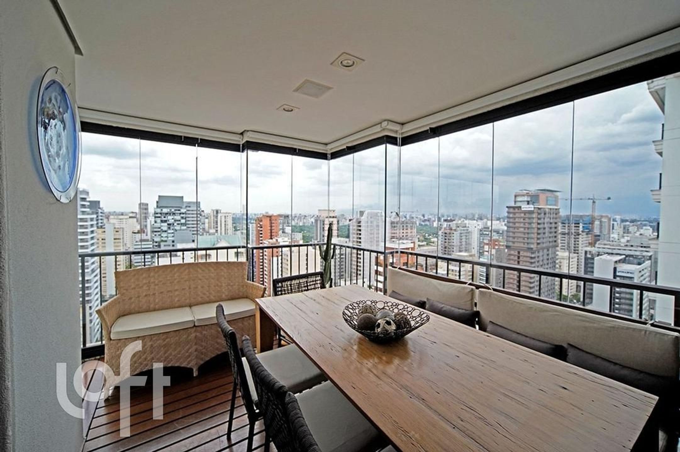 Apartamento à venda com 3 quartos, 225m² - Foto 1