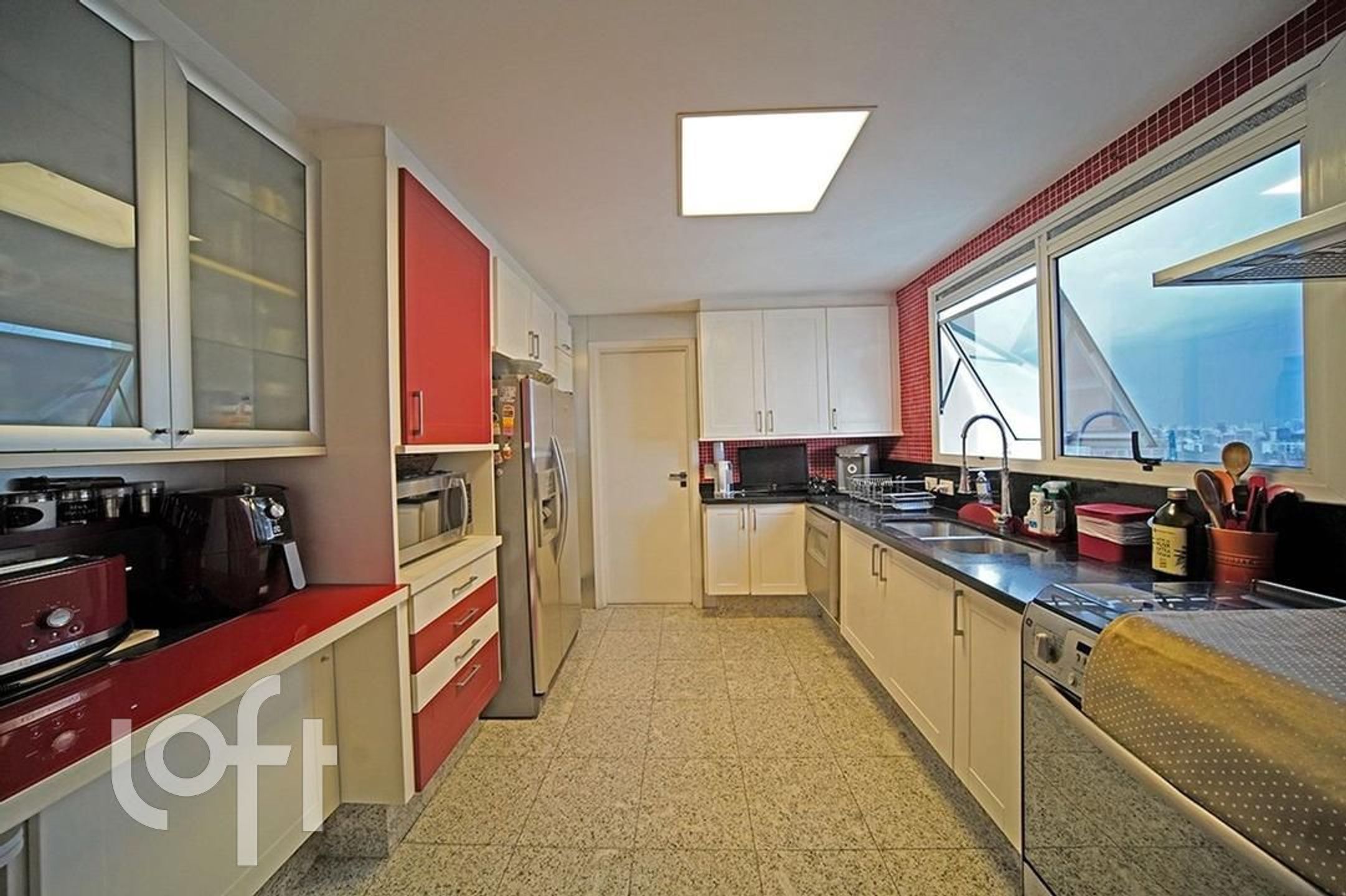 Apartamento à venda com 3 quartos, 225m² - Foto 18