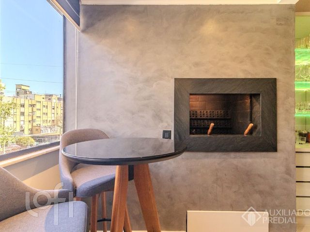 Apartamento com 87m², 3 dormitórios, 1 suíte, 2 vagas, Petrópolis em Porto Alegre