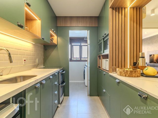 Apartamento com 87m², 3 dormitórios, 1 suíte, 2 vagas, Petrópolis em Porto Alegre