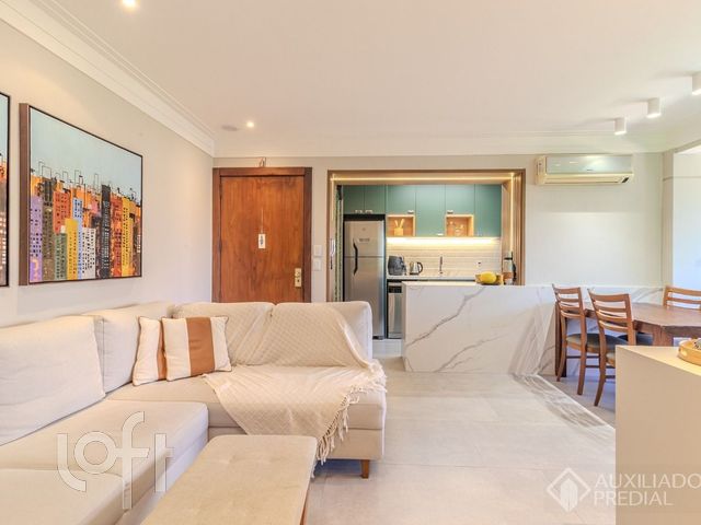 Apartamento com 87m², 3 dormitórios, 1 suíte, 2 vagas, Petrópolis em Porto Alegre