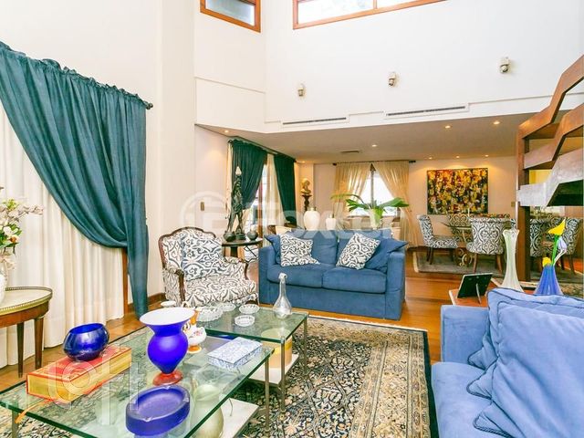 Apartamento com 603m², 5 dormitórios, 2 suítes, 3 vagas, Rio Branco em Porto Alegre