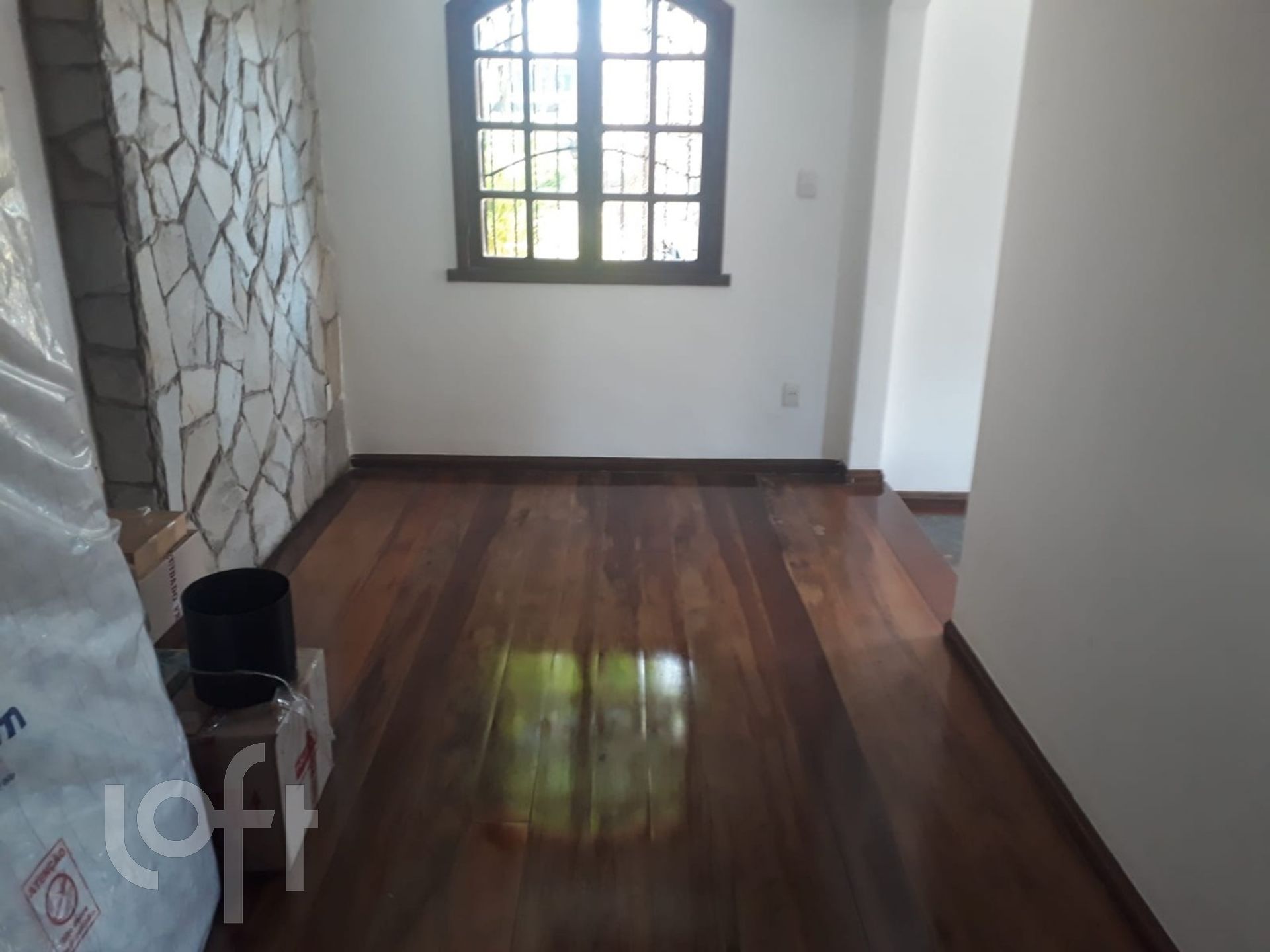 Casa à venda com 3 quartos, 89m² - Foto 1