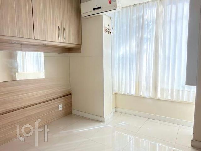 Apartamento com 48m², 2 dormitórios, 1 suíte, 1 vaga, Menino Deus em Porto Alegre
