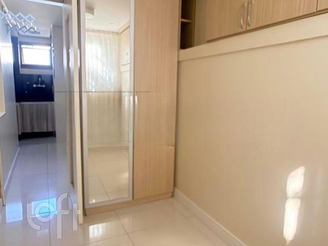 Apartamento com 48m², 2 dormitórios, 1 suíte, 1 vaga, Menino Deus em Porto Alegre