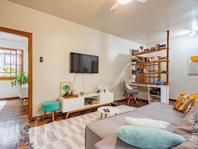 Casa com 403m², 6 dormitórios, 3 vagas, Rio Branco em Porto Alegre