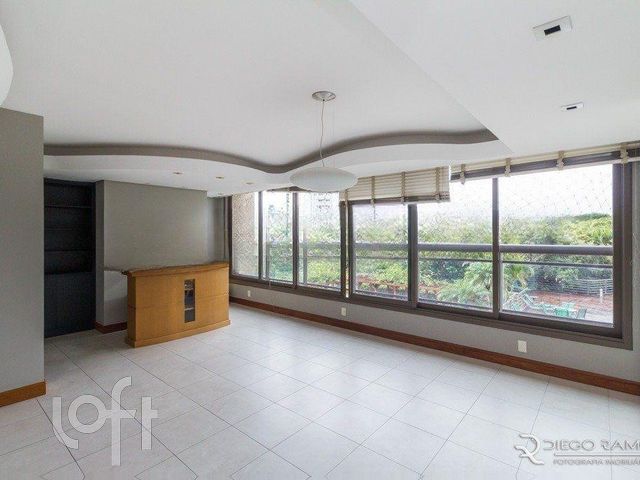 Apartamento com 120m², 3 dormitórios, 1 suíte, 2 vagas, Três Figueiras em Porto Alegre