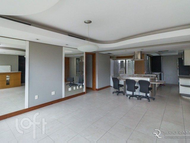 Apartamento com 120m², 3 dormitórios, 1 suíte, 2 vagas, Três Figueiras em Porto Alegre