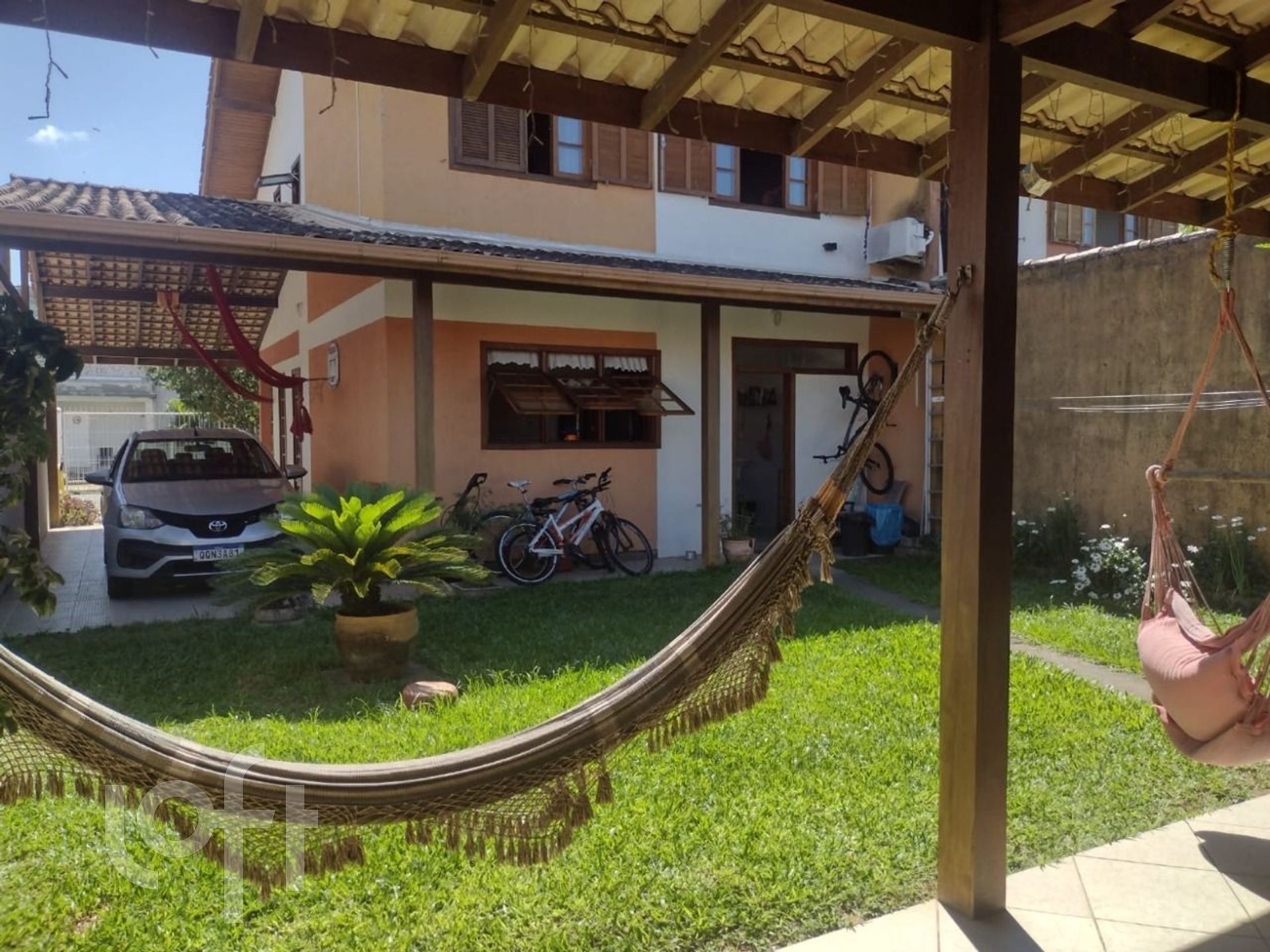 Casa Residencial com 111m², 3 quartos, 1 suíte, 2 garagens, no bairro Campeche Central em Florianópolis