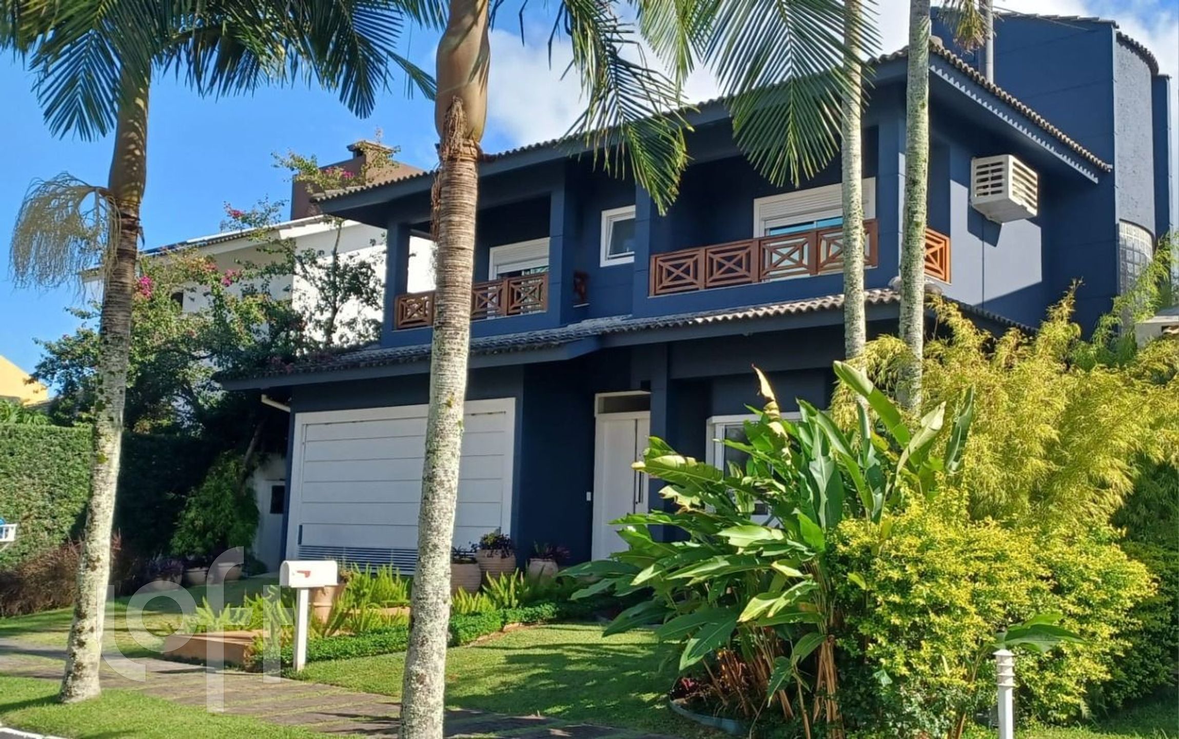 Casa à venda em Jurere Oeste com 320 m², 3 quartos, 3 suítes, 2 vagas
