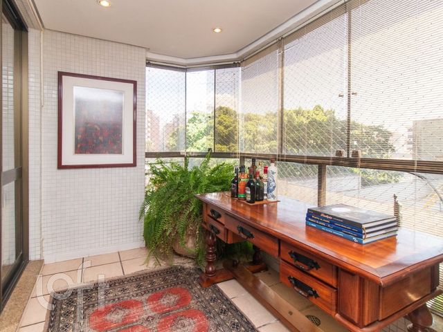 Apartamento com 105m², 3 dormitórios, 1 suíte, 1 vaga, Menino Deus em Porto Alegre