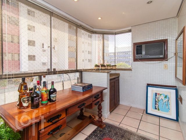 Apartamento com 105m², 3 dormitórios, 1 suíte, 1 vaga, Menino Deus em Porto Alegre