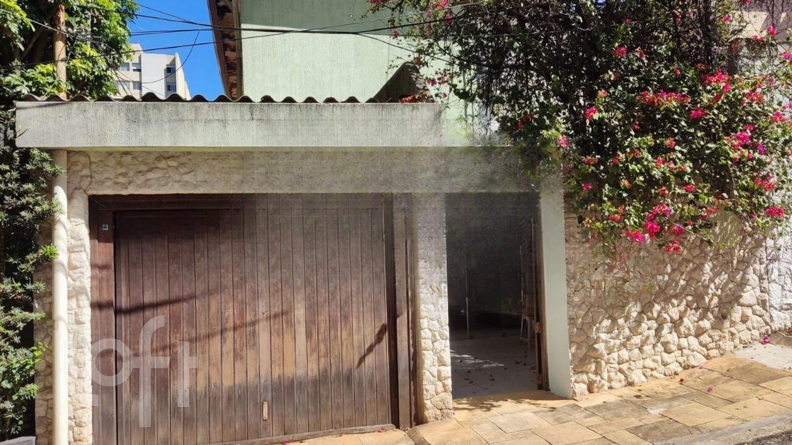 Casa à venda com 4 quartos, 300m² - Foto 1