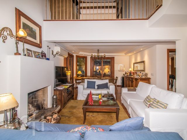 Casa em Condomínio com 257m², 4 dormitórios, 2 suítes, 2 vagas, Boa Vista em Porto Alegre