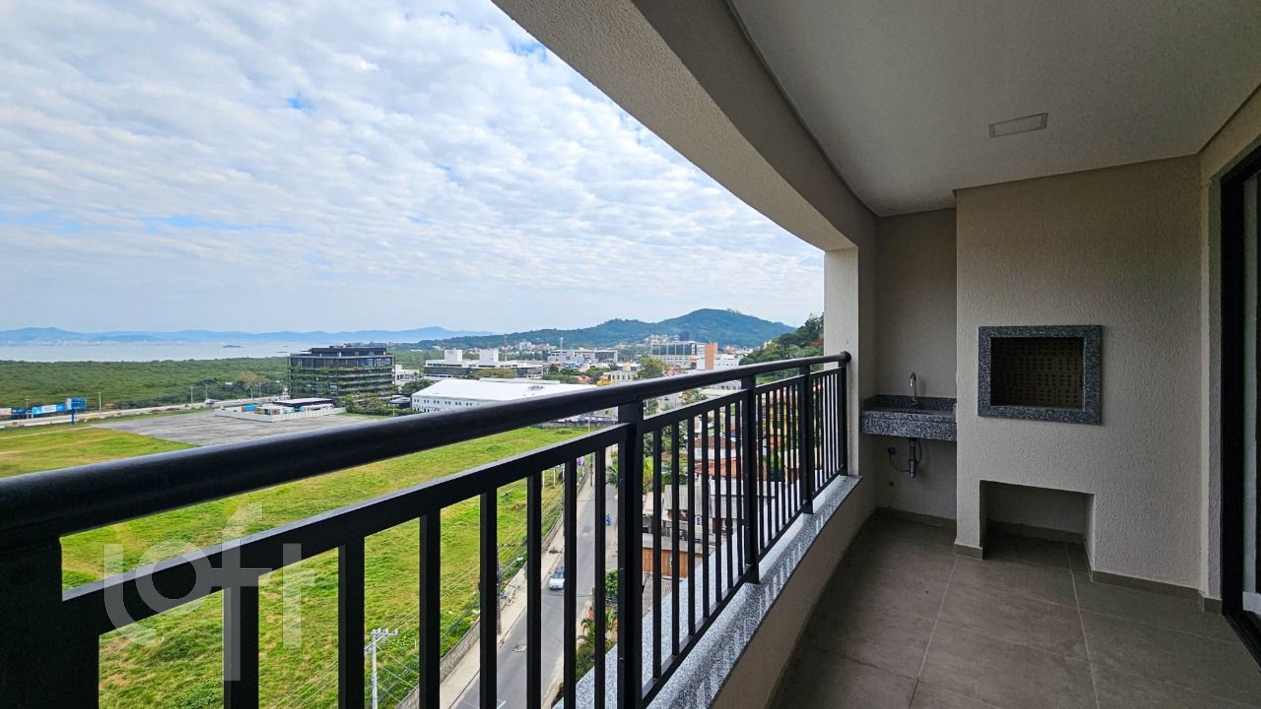Apartamento à venda em Canasvieiras com 94 m², 3 quartos, 1 suíte, 2 vagas