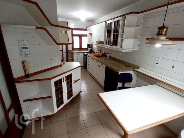 Apartamento com 127m², 3 dormitórios, 1 suíte, 3 vagas, Vila Ipiranga em Porto Alegre