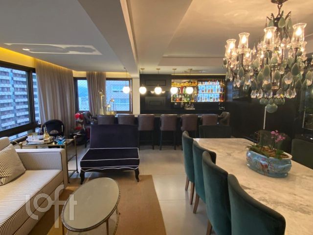 Apartamento com 248m², 3 dormitórios, 3 suítes, 4 vagas, Petrópolis em Porto Alegre