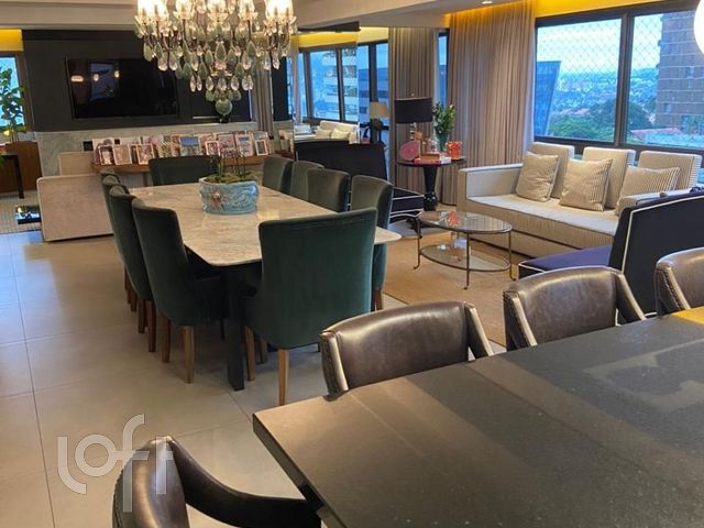 Apartamento com 248m², 3 dormitórios, 3 suítes, 4 vagas, Petrópolis em Porto Alegre