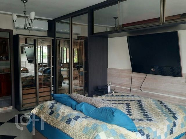 Casa com 263m², 2 dormitórios, 1 suíte, 3 vagas, Petrópolis em Porto Alegre