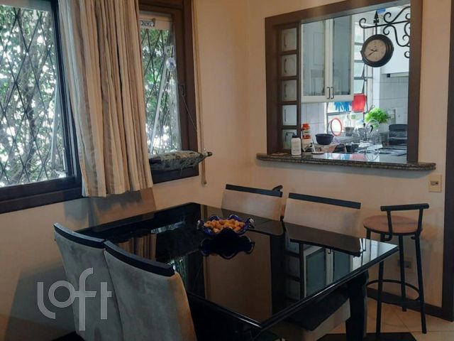 Casa com 263m², 2 dormitórios, 1 suíte, 3 vagas, Petrópolis em Porto Alegre