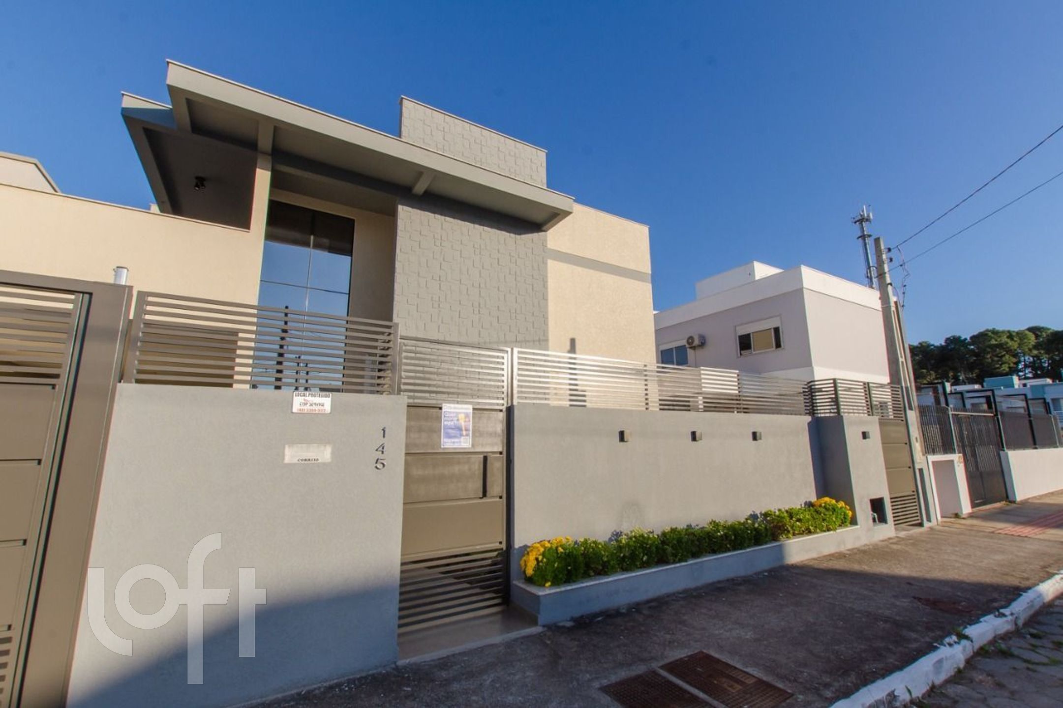 Casa à venda em Barra da Lagoa com 432 m², 5 quartos, 4 suítes, 4 vagas