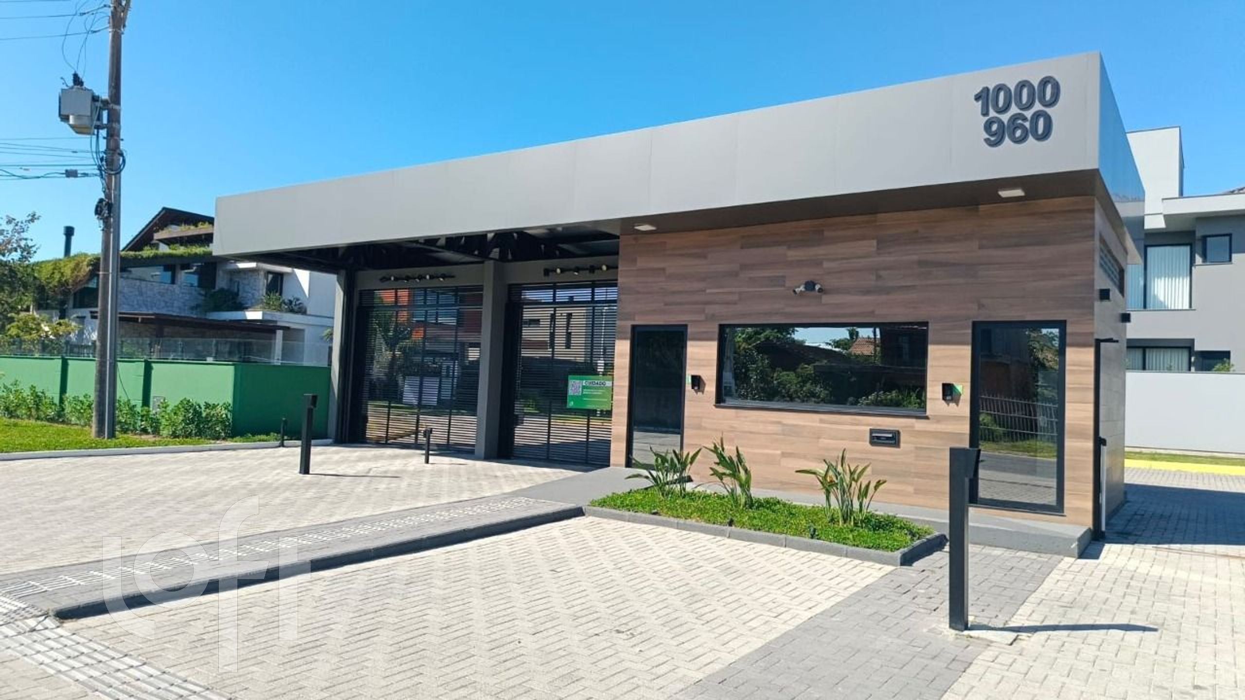 Casa Residencial com 362m², 5 quartos, 4 suítes, 4 garagens, no bairro Morro das Pedras em Florianópolis
