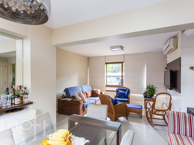 Apartamento com 94m², 3 dormitórios, 1 suíte, 2 vagas, Petrópolis em Porto Alegre