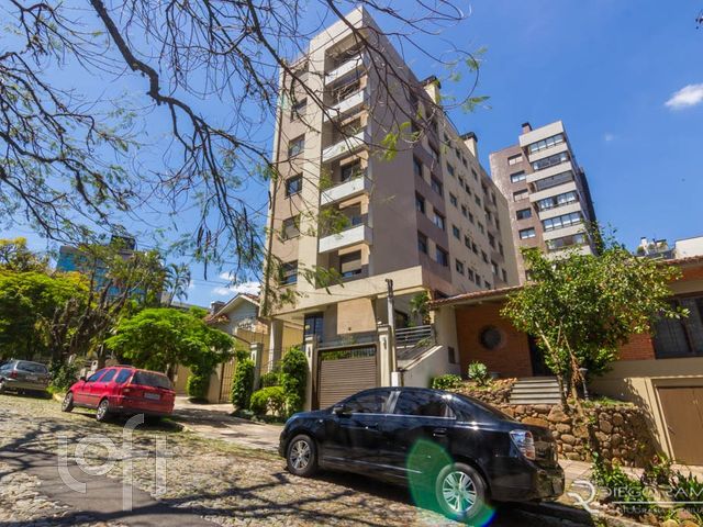 Apartamento com 94m², 3 dormitórios, 1 suíte, 2 vagas, Petrópolis em Porto Alegre