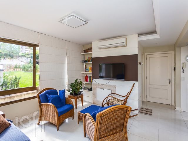 Apartamento com 94m², 3 dormitórios, 1 suíte, 2 vagas, Petrópolis em Porto Alegre