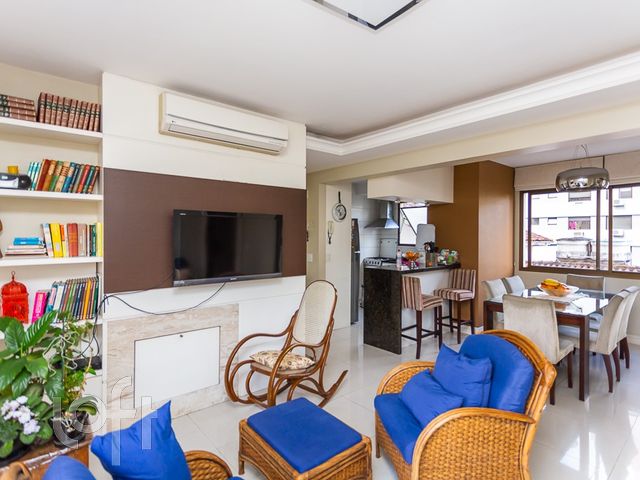 Apartamento com 94m², 3 dormitórios, 1 suíte, 2 vagas, Petrópolis em Porto Alegre