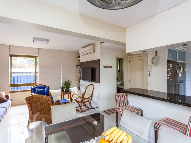 Apartamento com 94m², 3 dormitórios, 1 suíte, 2 vagas, Petrópolis em Porto Alegre