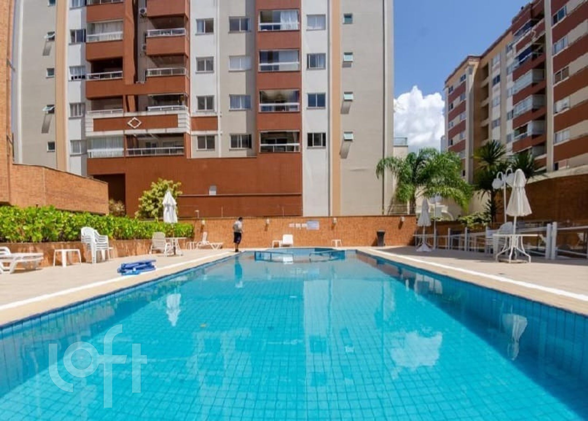 Apartamentos com 82m², 3 quartos, 1 suíte, 2 garagens, no bairro Córrego Grande em Florianópolis