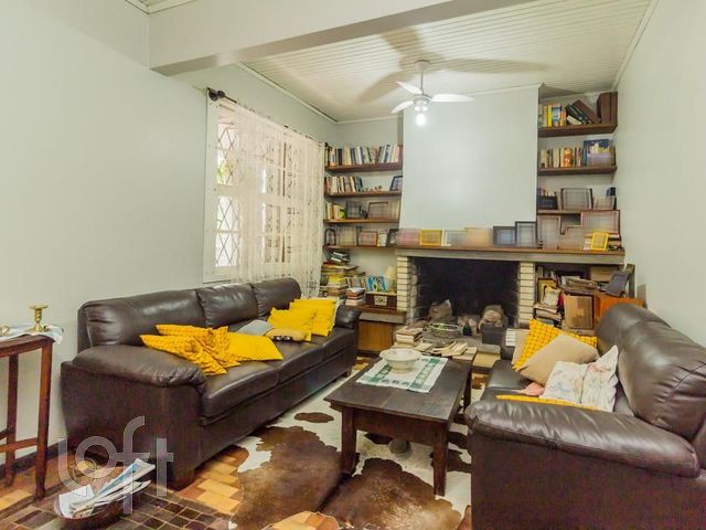 Casa com 150m², 4 dormitórios, 1 suíte, 1 vaga, Petrópolis em Porto Alegre