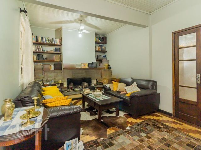 Casa com 150m², 4 dormitórios, 1 suíte, 1 vaga, Petrópolis em Porto Alegre