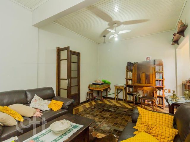 Casa com 150m², 4 dormitórios, 1 suíte, 1 vaga, Petrópolis em Porto Alegre