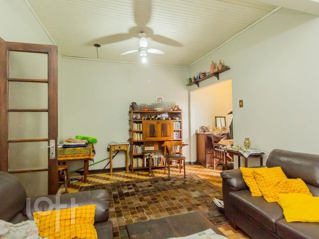 Casa com 150m², 4 dormitórios, 1 suíte, 1 vaga, Petrópolis em Porto Alegre