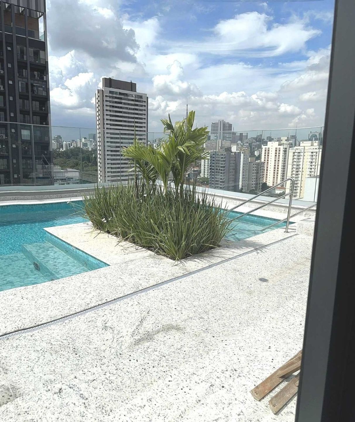 Apartamento à venda com 3 quartos, 98m² - Foto 2