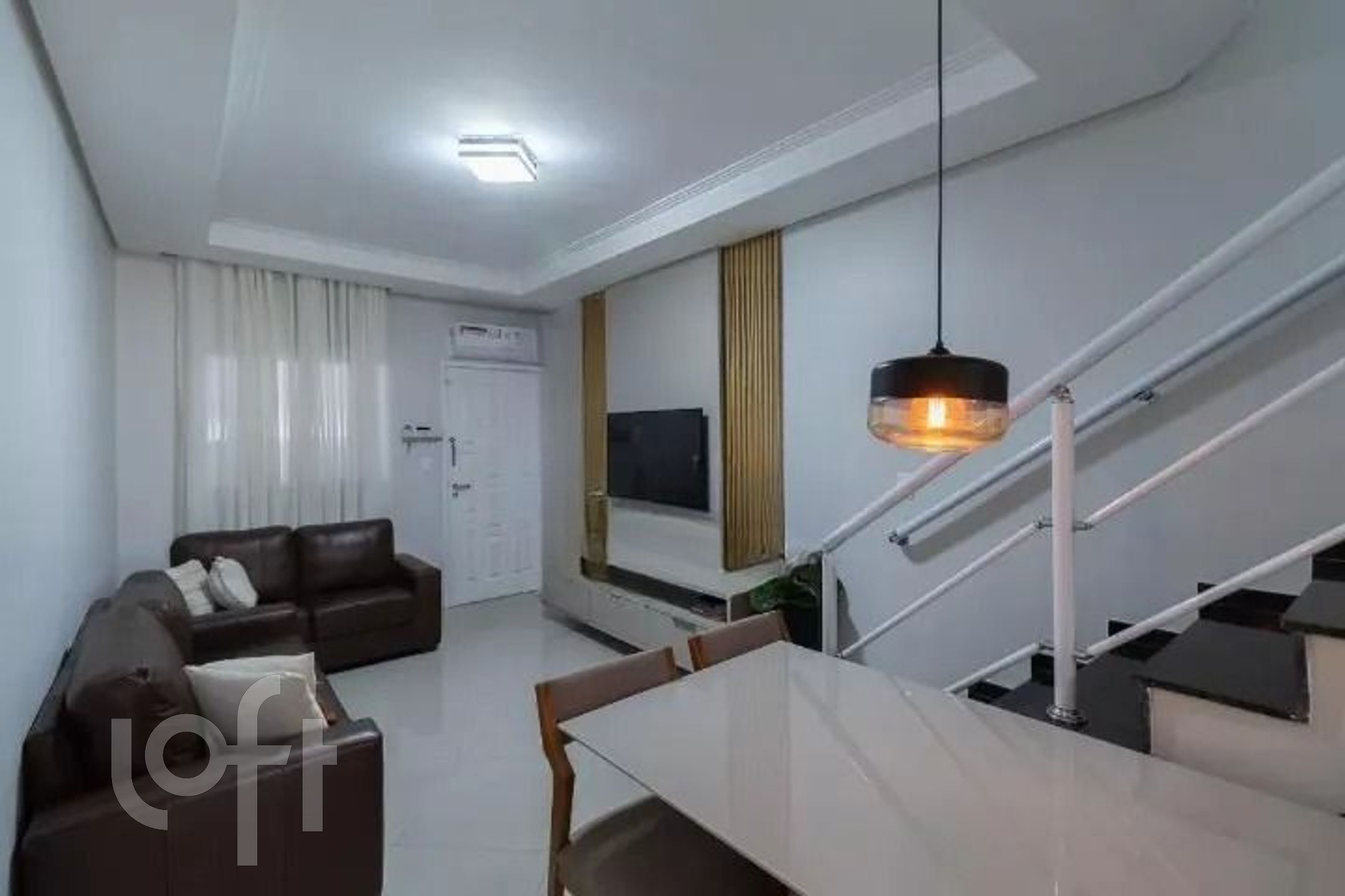 Casa à venda com 2 quartos, 120m² - Foto 1