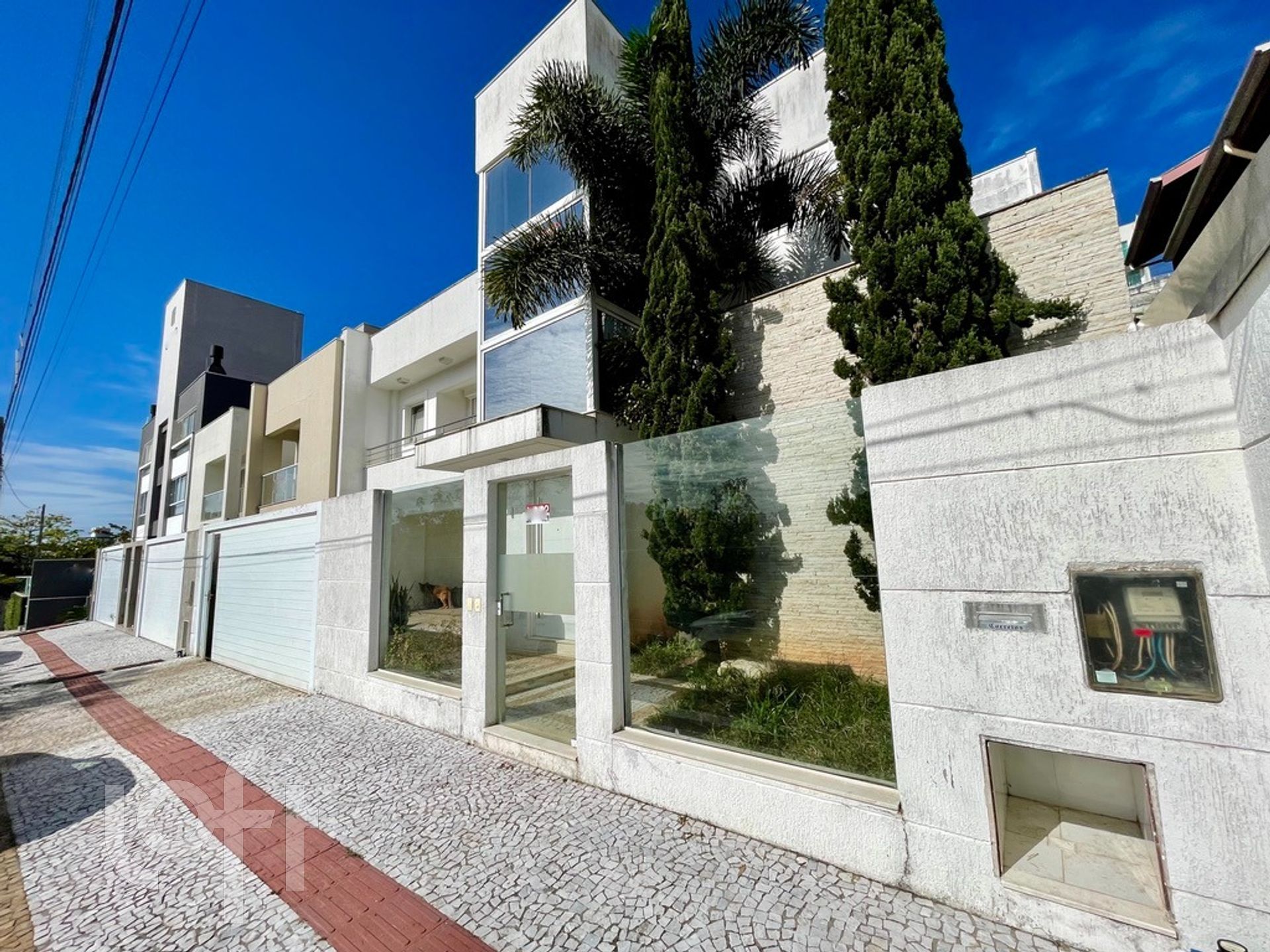 Casa à venda em Pioneiros com 445 m², 5 quartos, 5 suítes, 5 vagas