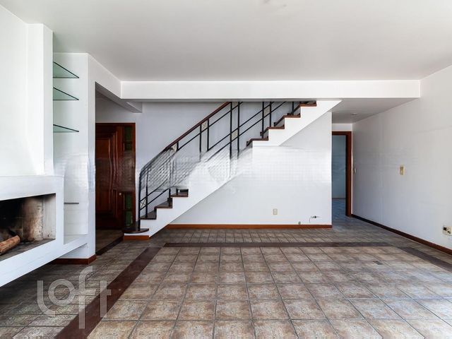 Casa com 300m², 4 dormitórios, 3 suítes, 6 vagas, Jardim Botânico em Porto Alegre