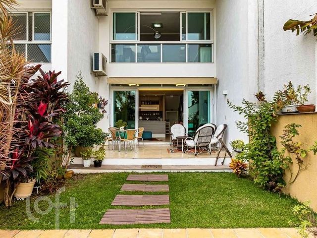 Casa com 425m², 3 dormitórios, 3 suítes, 4 vagas, Chácara das Pedras em Porto Alegre