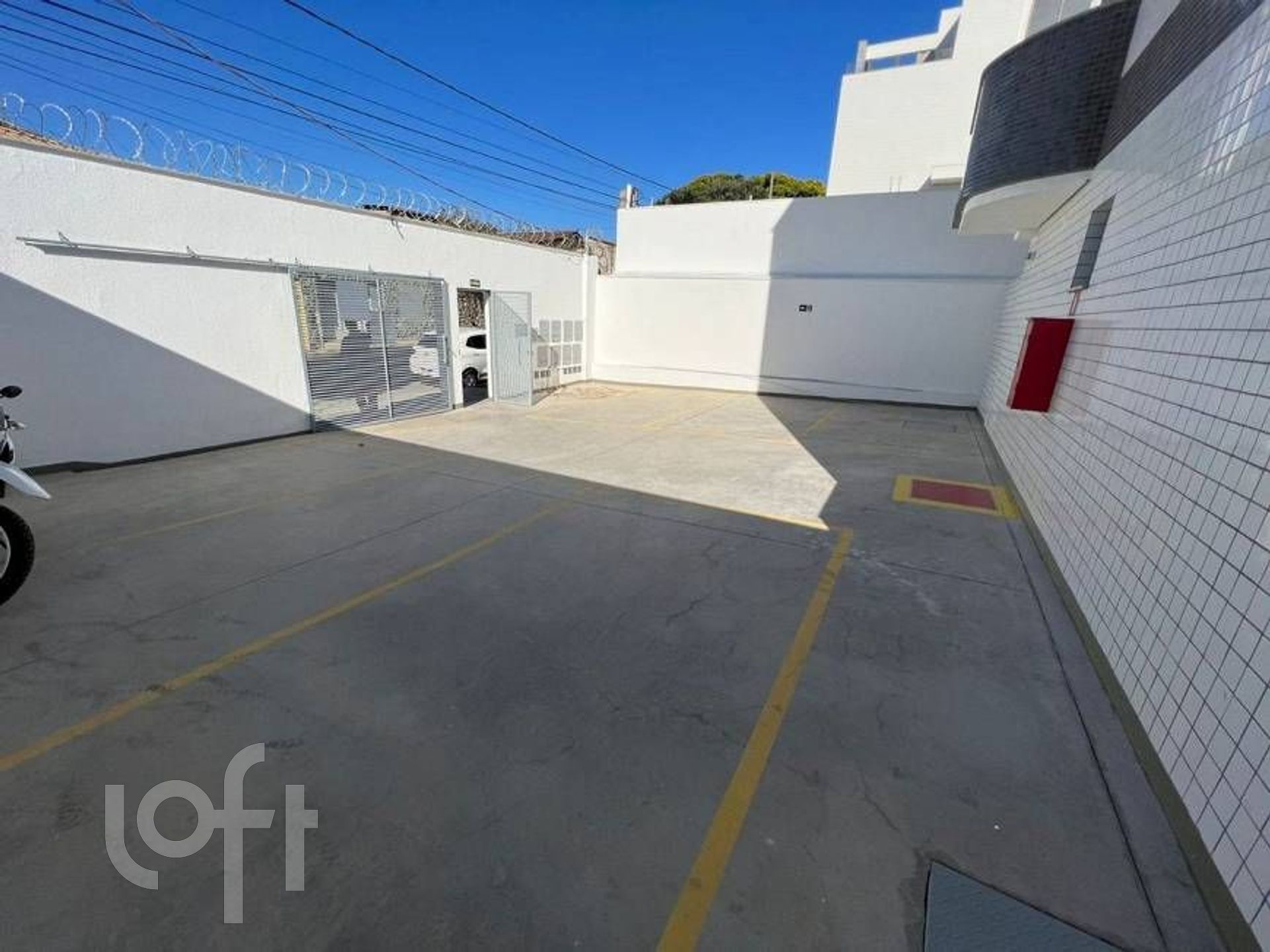 Apartamento à venda com 4 quartos, 130m² - Foto 2